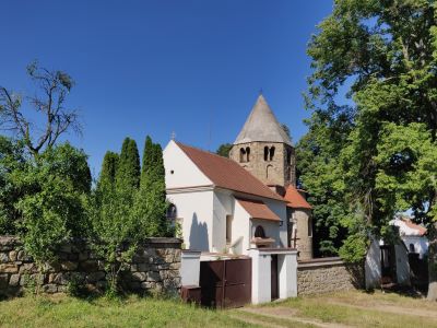 Pequeña iglesia románica